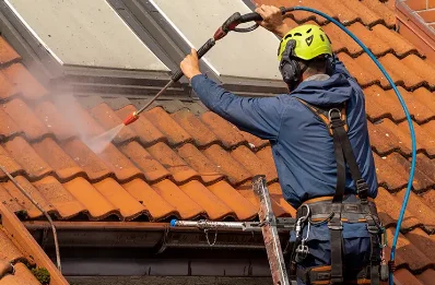 Démoussage et hydrofuge de toiture à Surmont